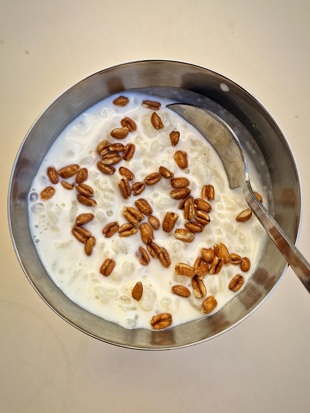 un riz au lait servi dans un bistrot marseillais
