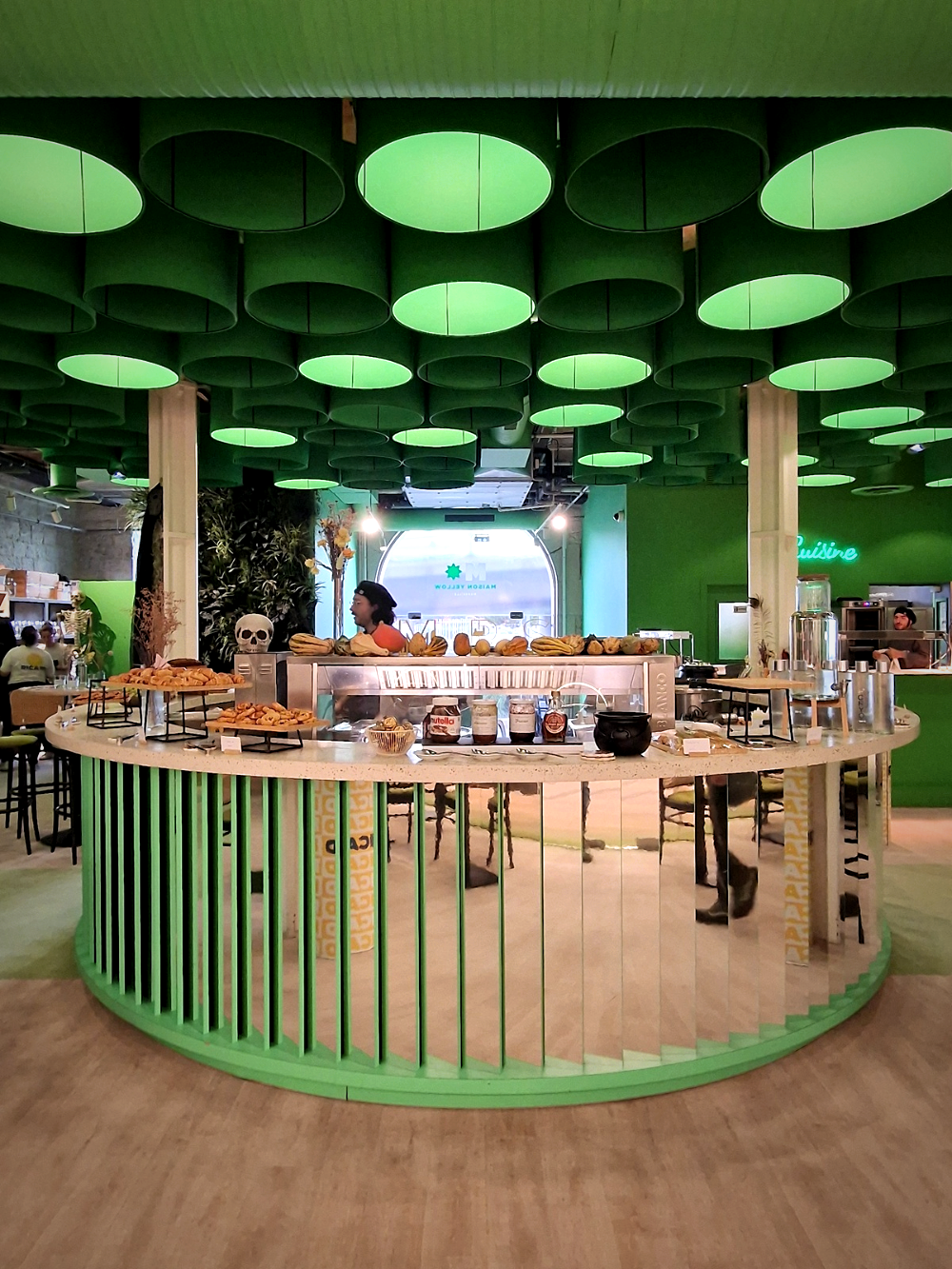 Brunch dominical chez Maison Yellow à Marseille : ambiance conviviale, buffets à volonté, produits locaux et équipe aux petits soins