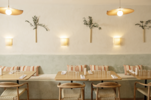 Son restaurant chante les Saisons, l’Artisanat, le Goût et l’Emotion. Loris de Vaucelles a posé ses valises à Marseille, " une ville sincère au caractère franc et direct "