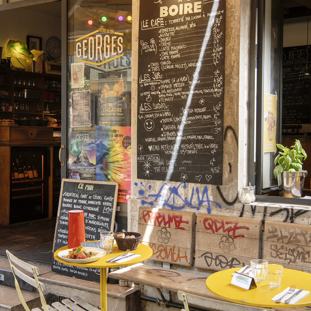 10 ans déjà que ce Bistrot Georges aimante et fidélise habitués et amis. Ilan Loufrani en a fait un repère gourmand