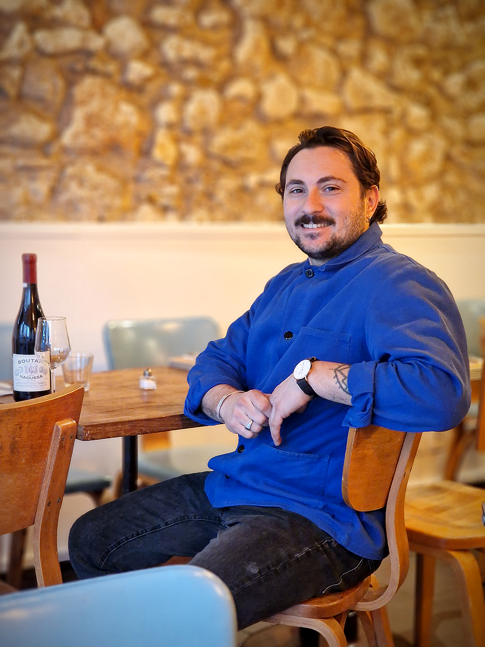 Au comptoir et en cuisine, Apostolos Kyriakou promet un esprit koutouki à sa jeune maison