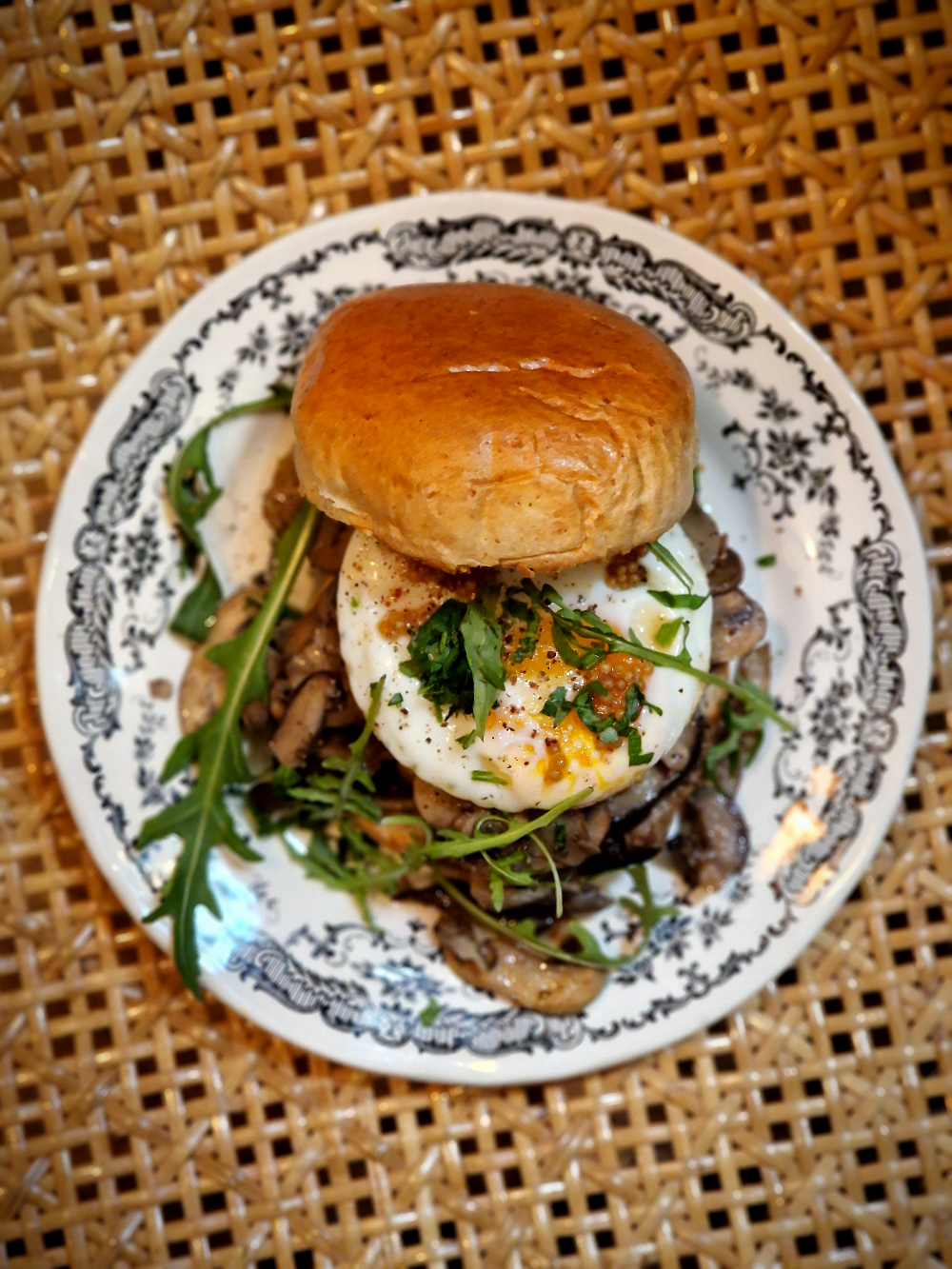 Brunch dominical chez Maison Bohème : cuisine intuitive, options veggie et sans gluten