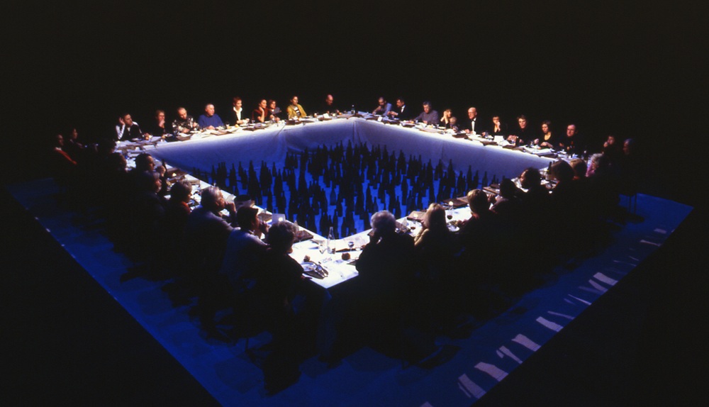 Entre scène et salle, Entremets Entremots brouille les frontières lors d'un banquet en 9 plats