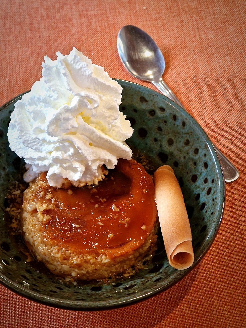 Institution marseillaise depuis la Révolution, Le Lapin Blanc c'est un bar qui plaît pour son accueil chaleureux et sa cuisine de famille