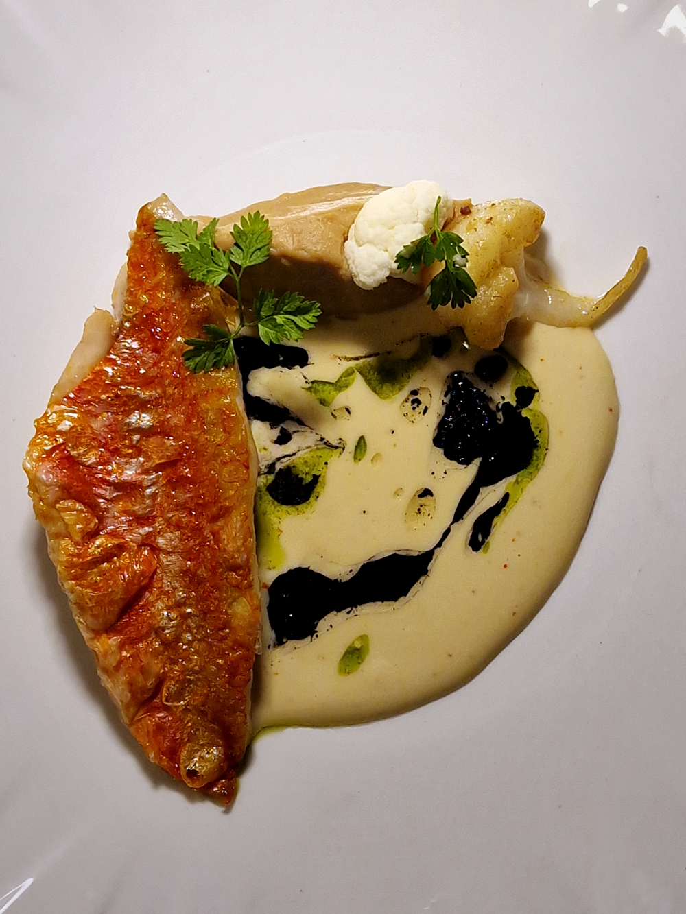 Un dîner suspendu aux Trois Forts : vue spectaculaire, cuisine provençale inspirée et créativité de Sylvain Touati à la carte. Une soirée à part