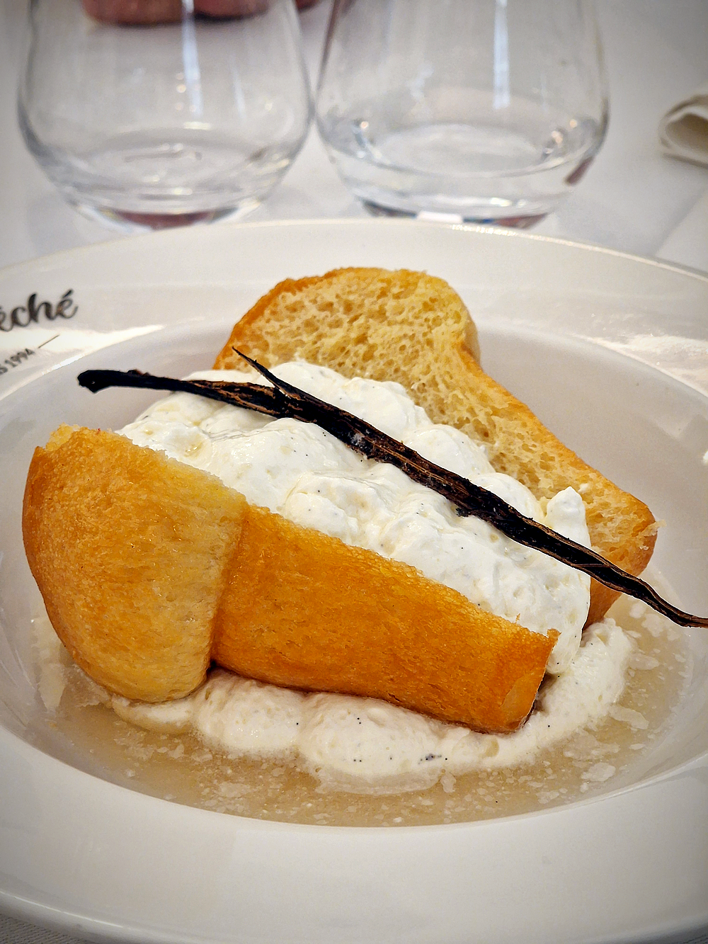 baba au rhum servi à Aix en Provence