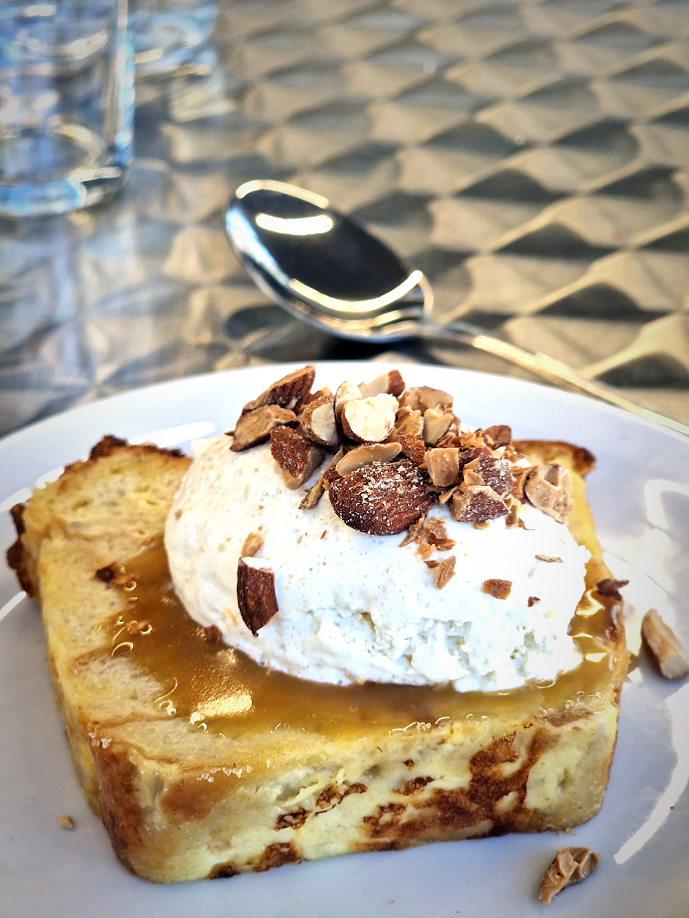 Ivresse investit le Frac Sud avec une cuisine fraîche et végétale, des assiettes bien ficelées 
