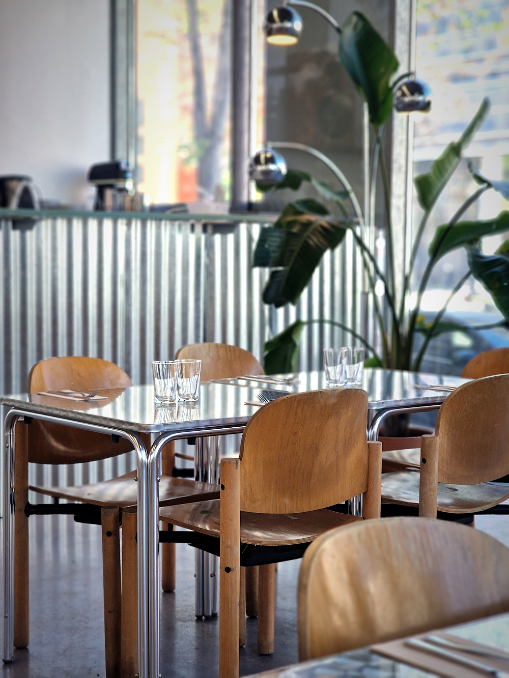 Ivresse investit le Frac Sud avec une cuisine fraîche et végétale, des assiettes bien ficelées et un bon rapport Q/P