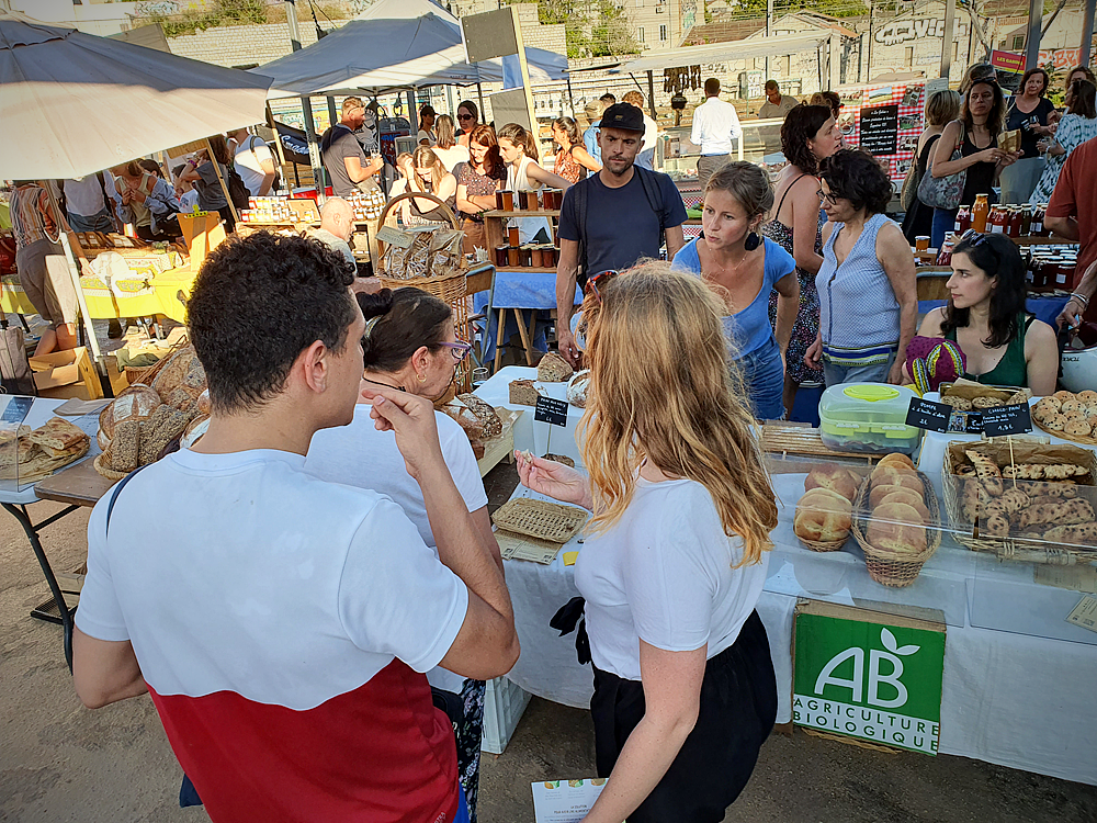 Les Grandes Tables de la Friche à Marseille ont aussi organisé les Grands Marchés du lundi soir