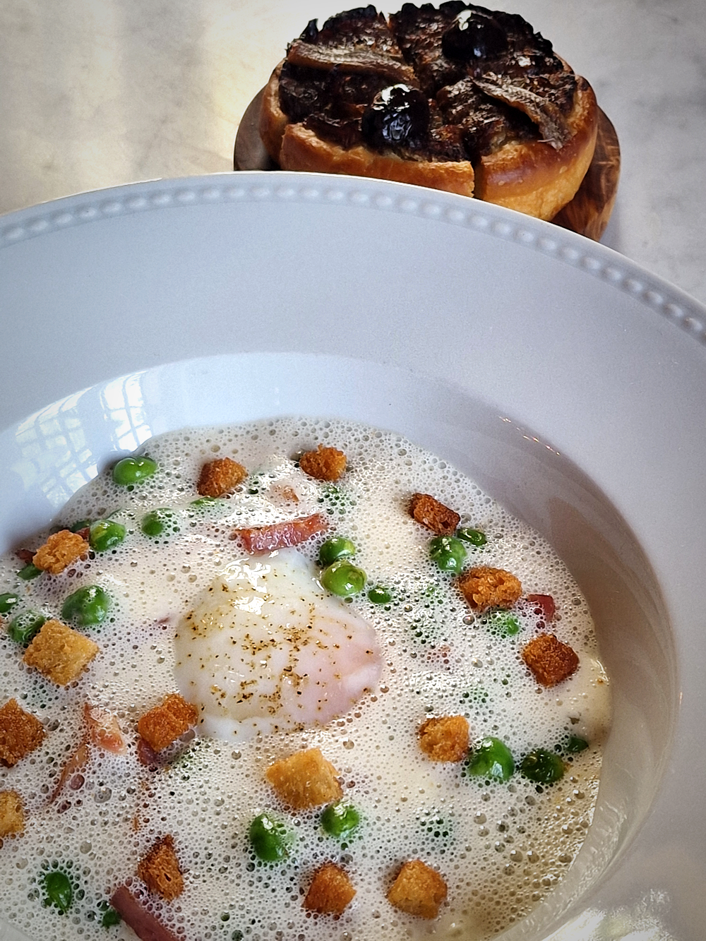 Au Café de la Magdeleine à Gémenos, Mathias Dandine réinvente le bistrot gastronomique : cuisine provençale généreuse, produits de saison, cadre bucolique