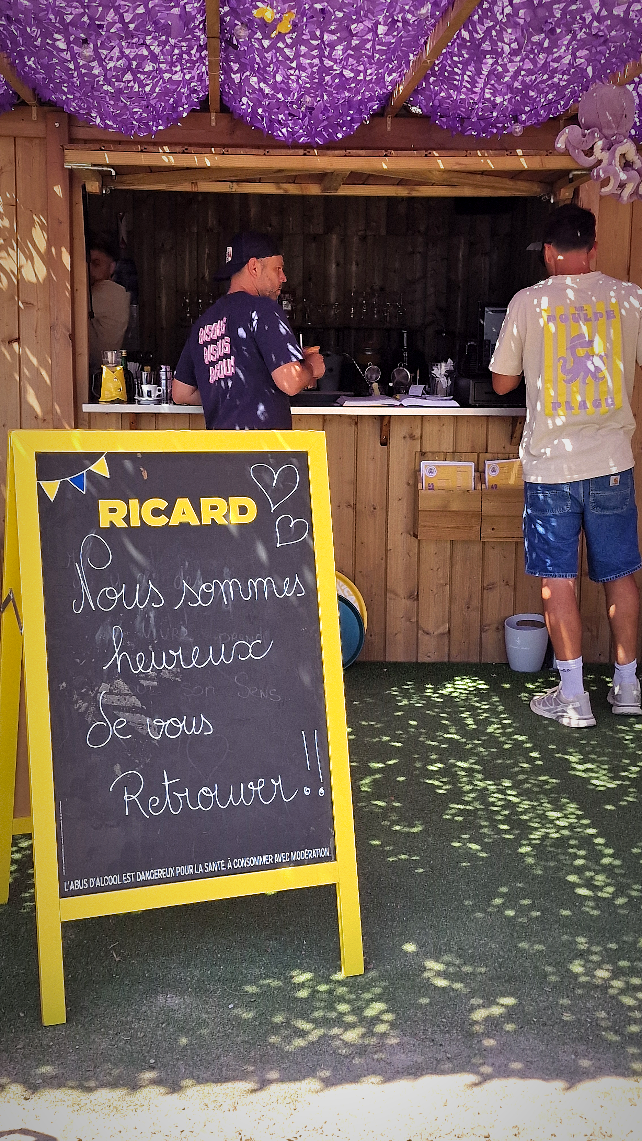 À Bandol, Monsieur Poulpe cartonne avec sa plage privée, ses cocktails frais et sa cuisine ensoleillée aux accents healthy et gourmets