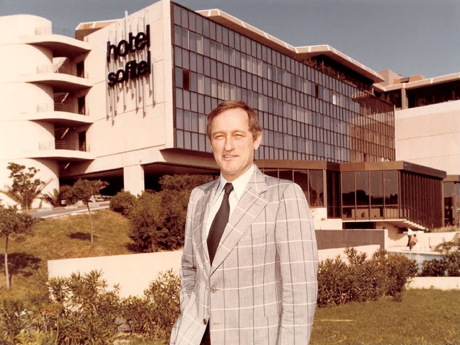 Sofitel Marseille fête ses 50 ans. Retour sur l'histoire de cet hôtel emblème du Vieux-Port, témoin privilégié de l'évolution de Marseille
