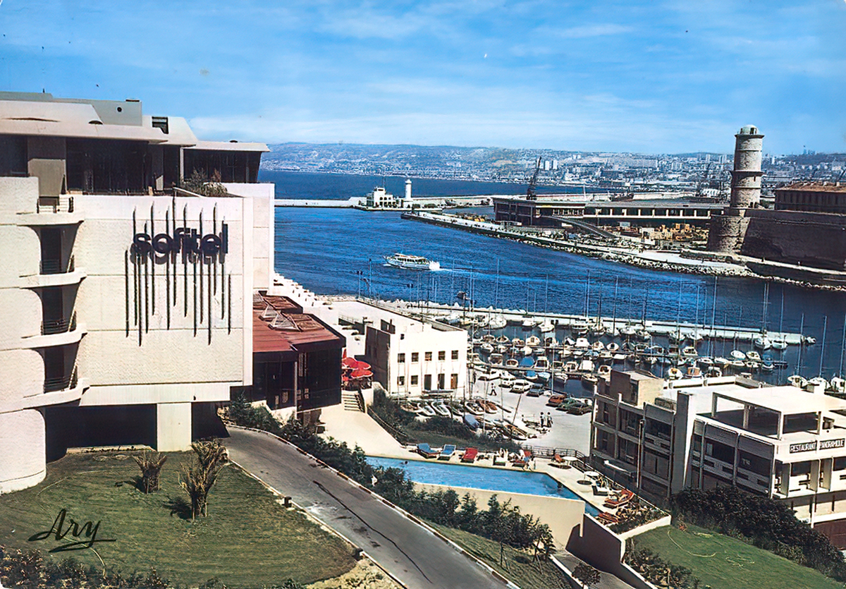 Sofitel Marseille fête ses 50 ans. Retour sur l'histoire de cet hôtel emblème du Vieux-Port, témoin privilégié de l'évolution de Marseille