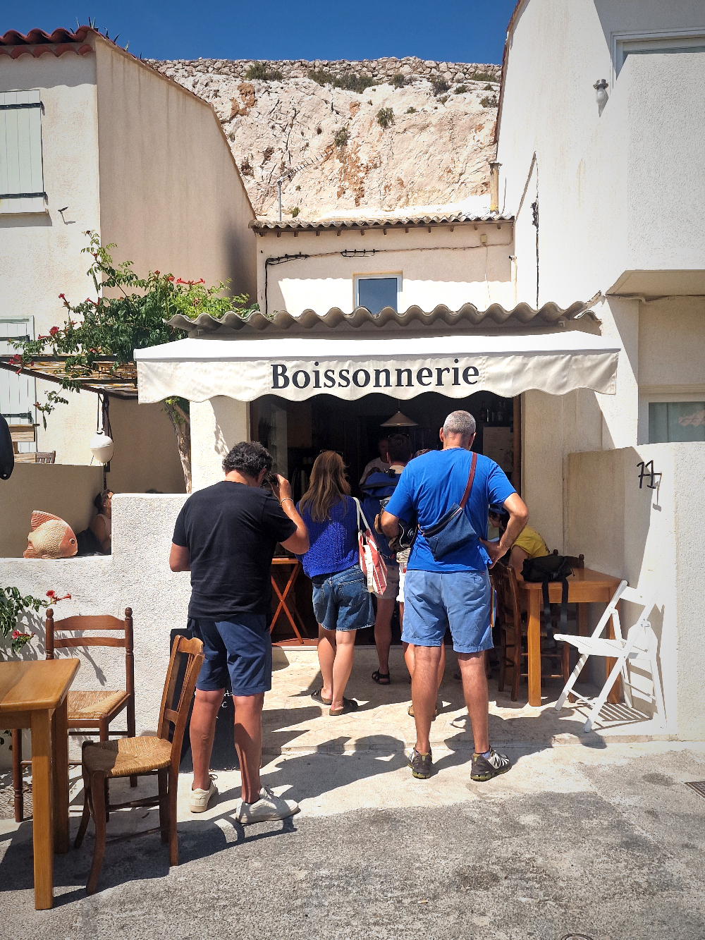 Aux Goudes (Marseille) la Boissonnerie de Cécilia Bonacchi 