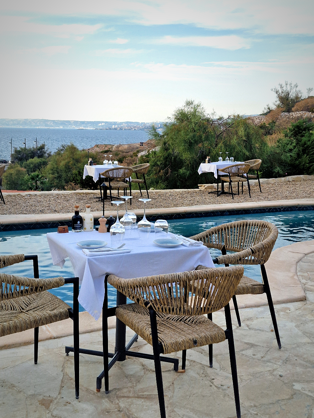 Dîner Là-Haut, à la Calanque blanche : la table méditerranéenne cachée des Goudes qui revendique ses couleurs du Sud avec vue sur le Frioul