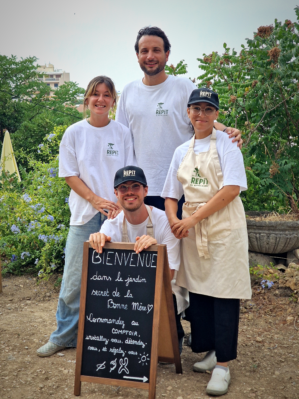 À Marseille, le Répit de Notre-Dame, café-resto solidaire de l'Irsam, emploie des personnes handicapées dans un ancien couvent réhabilité