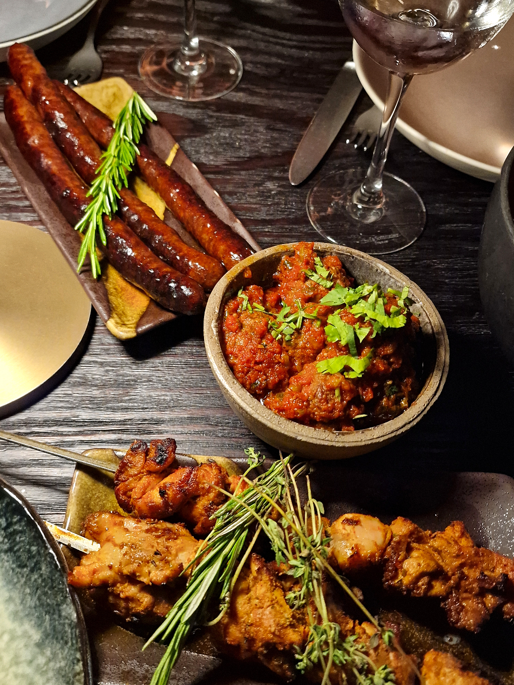 A Saint-Tropez, le Salama de Frédérique et Fabrice Dorel déroule un Maghreb magnifié : cuisine et cocktails top niveau et nuits ambiancées
