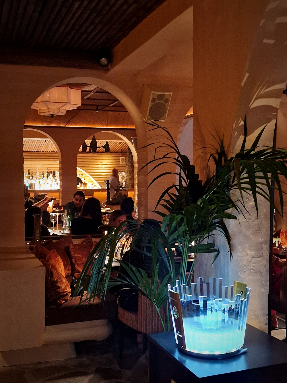 A Saint-Tropez, le Salama de Frédérique et Fabrice Dorel déroule un Maghreb magnifié : cuisine et cocktails top niveau et nuits ambiancées