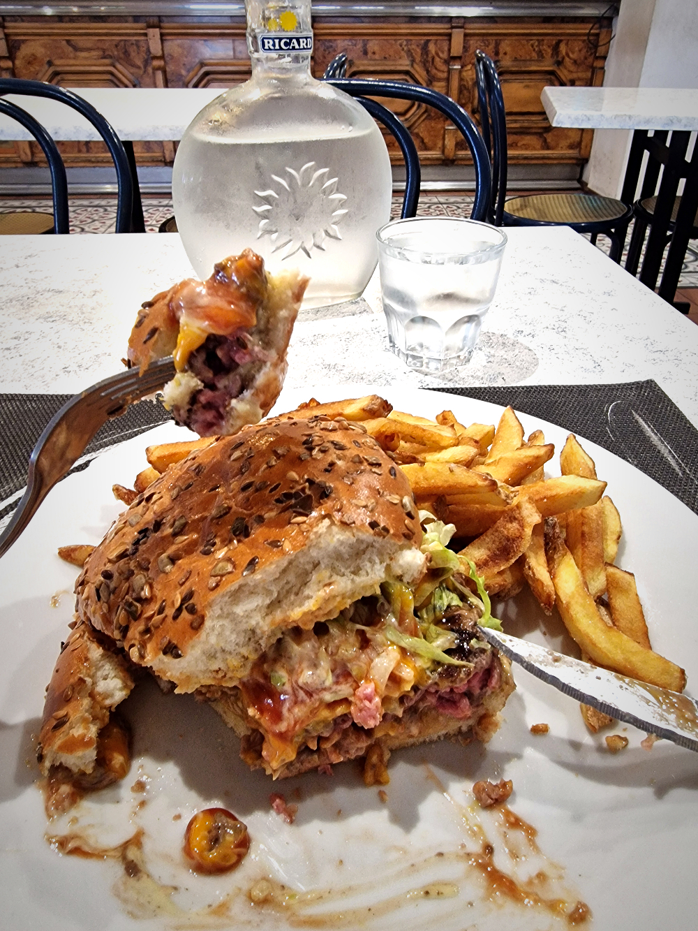 Au sein du port autonome, Marie et le bar des Messageries servent une cuisine du jour fraîche et parmi les meilleures frites de Marseille