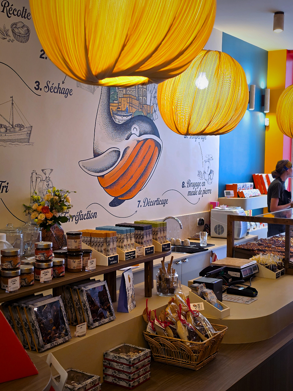La Baleine à Cabosse ouvre un 2e atelier-boutique à Marseille, dans l'ancien magasin Nouchig : concept bean-to-bar, de la fève à la tablette