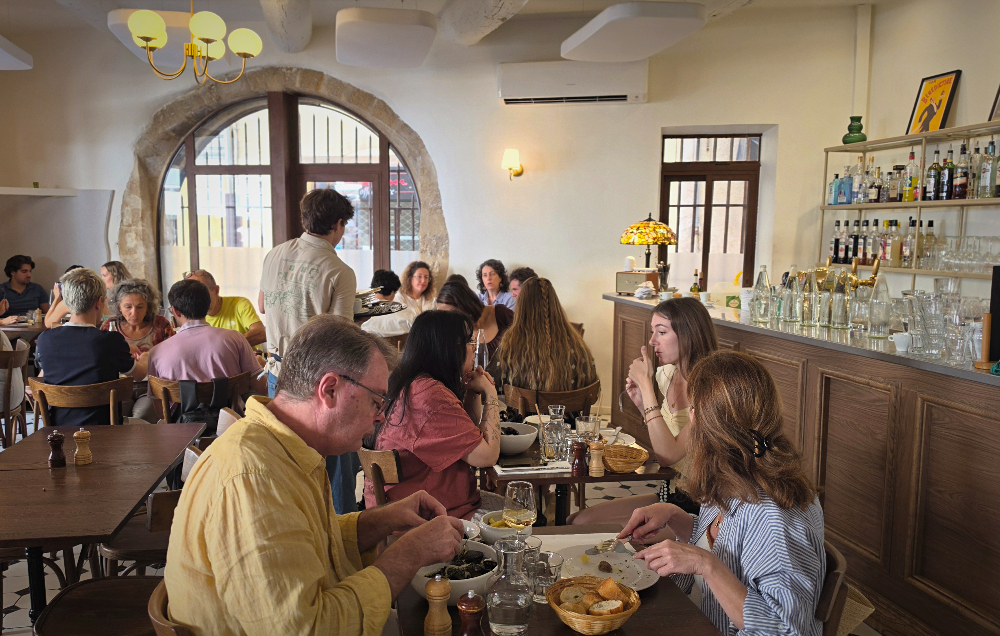 Le Bouillon aixois : plats de tradition faits maison et juste prix. La terrasse est prise d'assaut, la réservation impossible