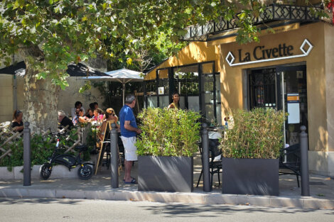 LA Civette, bar-tabac quartier de Sainte-Anne, à MArseille