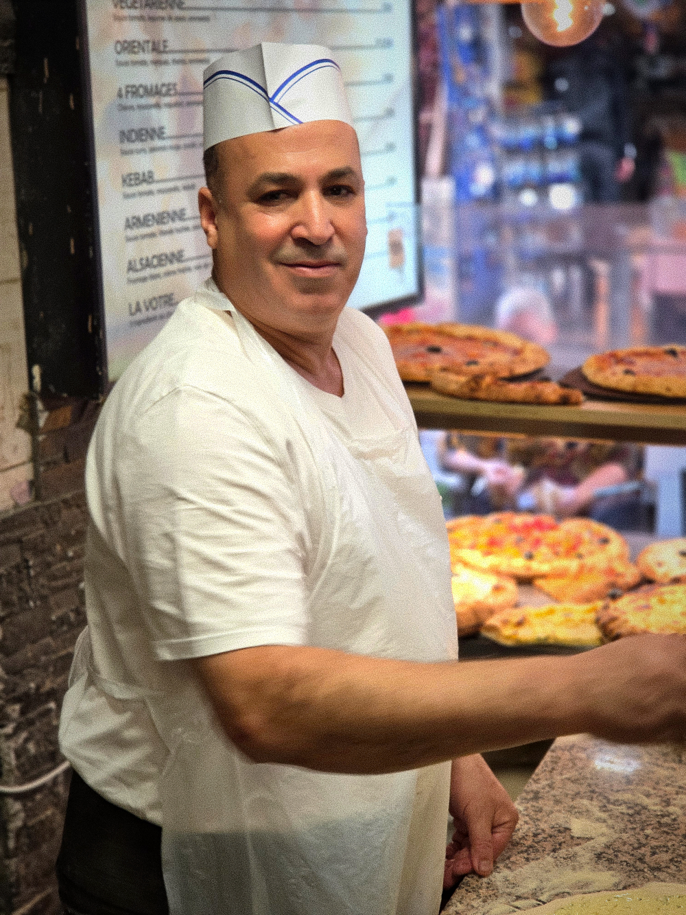 Inconnu des uns, star pour les autres : Salah est le boulanger du Fournil d’Aubagne, rue d’Aubagne à Marseille