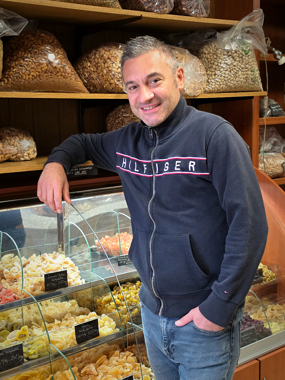Alain Malci. Rivam torréfie et vend fruits secs, noix et loukoums depuis 1982. Un paradis du grignotage
