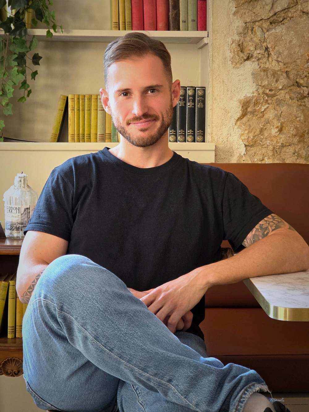 Le 18-53, « le bar qui fait l’angle », ce sont des cocktails de haut vol, des vins et assiettes à partager, avec Thomas Plouzeau au shaker